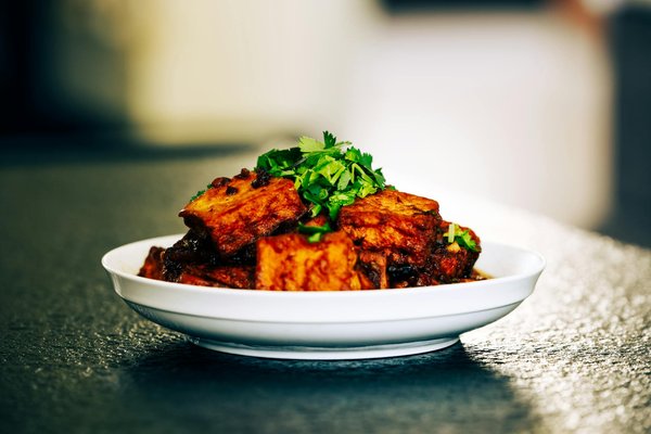 Wie organisiert man eine vegane Kochshow für lokale Gemeinschaften?