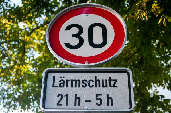 Wie kann der Einbau von Lärmschutzfenstern in einer Einflugschneise die Vermietbarkeit erhöhen?